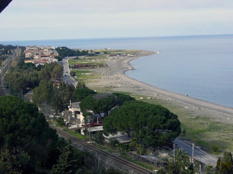 Scorcio di spiaggia e mare